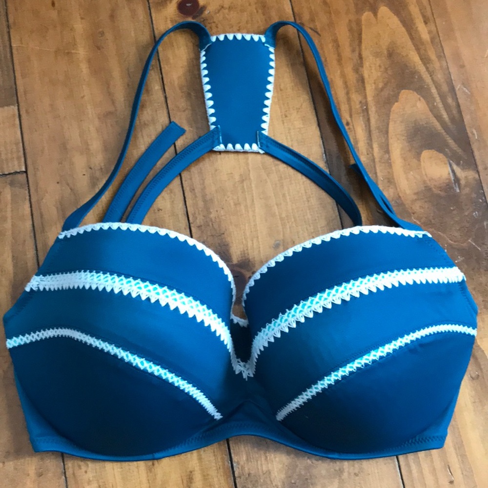 NWOT Shade and shore 38 DD bikini top